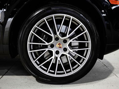 Used 2023 Porsche Cayenne Platinum Edition image 55