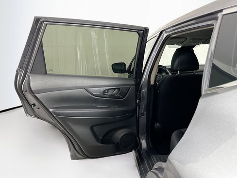 Used 2020 Nissan Rogue S FWD image 25