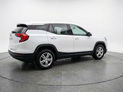 Used 2024 GMC Terrain SLE FWD image 9