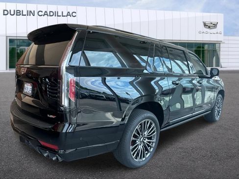 Certified 2024 Cadillac Escalade ESV V w/ LPO, ONYX Package AWD/4WD image 4