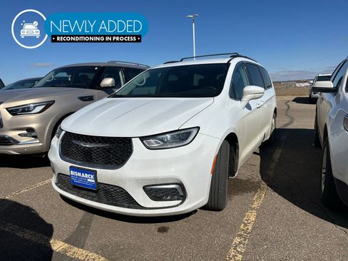 Used 2022 Chrysler Pacifica Touring-L image 1