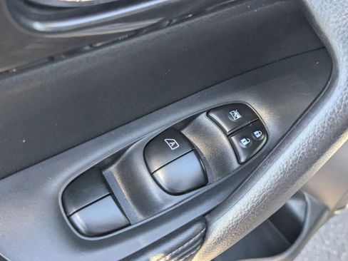Used 2017 Nissan Rogue SV FWD image 22