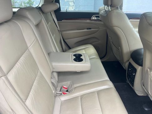 Used 2011 Jeep Grand Cherokee Limited RWD image 12