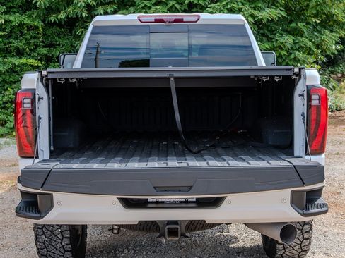 Used 2024 GMC Sierra 2500 Denali w/ Denali Reserve Package AWD/4WD image 9