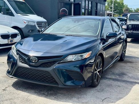 Used 2019 Toyota Camry SE w/ Convenience Package FWD image 5