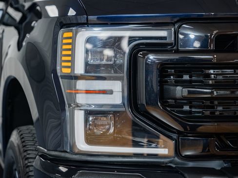 Used 2022 Ford F250 Lariat w/ Black Appearance Pkg image 17