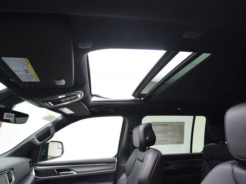 New 2026 Jeep Grand Wagoneer Limited w/ Premium Group II image 21