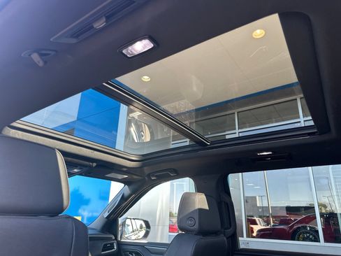 Used 2023 Chevrolet Suburban RST AWD/4WD image 22