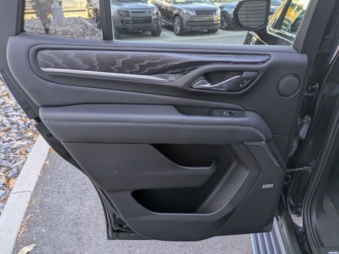 Used 2021 GMC Yukon Denali w/ Denali Premium Package image 33