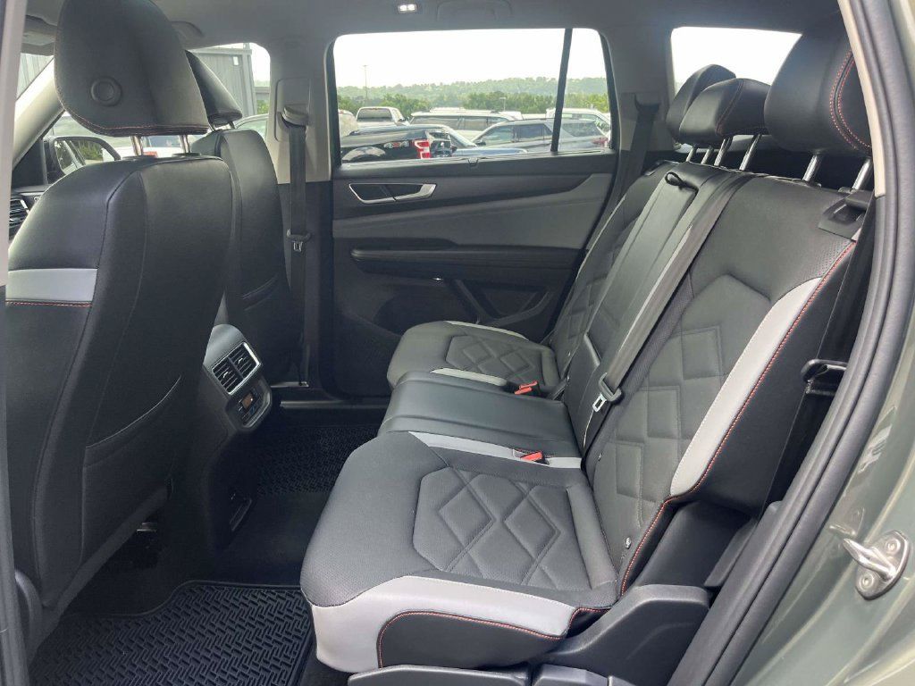 Used 2024 Volkswagen Atlas Peak Edition SE AWD/4WD image 15