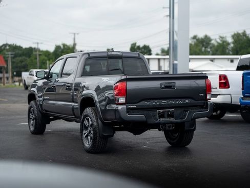 Used 2016 Toyota Tacoma TRD Sport AWD/4WD image 6