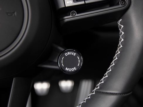 Certified 2025 Porsche 911 Carrera RWD image 32
