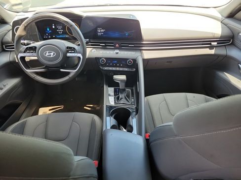 Used 2025 Hyundai Elantra SEL FWD image 10