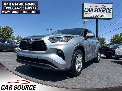 Used 2020 Toyota Highlander LE AWD/4WD image 1