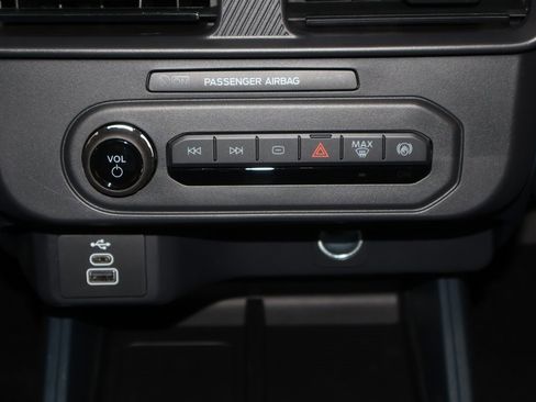 New 2025 Ford Maverick XL image 20