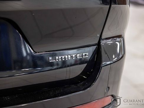 Used 2023 Jeep Grand Cherokee L Limited AWD/4WD image 16