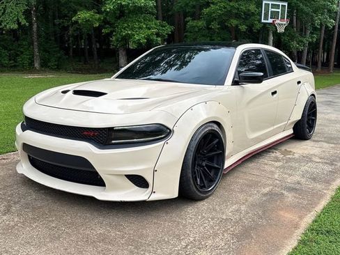 Used 2016 Dodge Charger SRT Hellcat w/ Harman/Kardon Audio Group RWD image 3