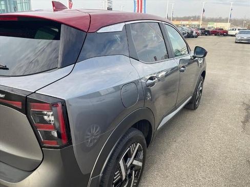 Used 2025 Nissan Kicks SV w/ Illumination Package image 19