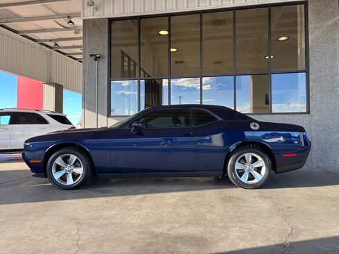 Used 2015 Dodge Challenger SXT image 33