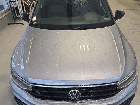 Used 2024 Volkswagen Tiguan SE R-Line AWD/4WD image 3