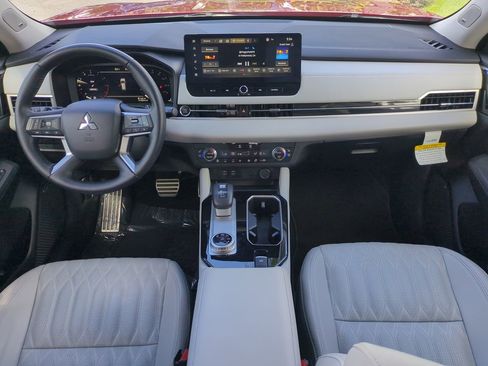 Used 2025 Mitsubishi Outlander SEL image 14