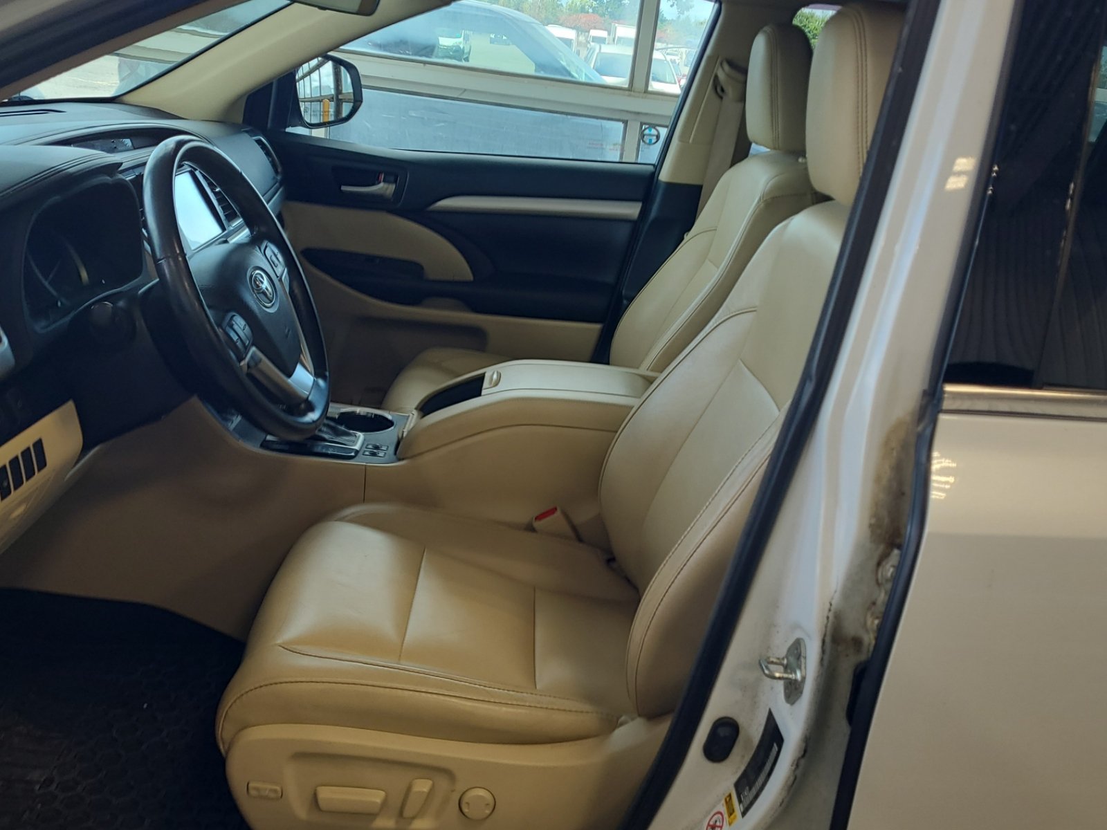 Used 2018 Toyota Highlander AWD V6 image 8