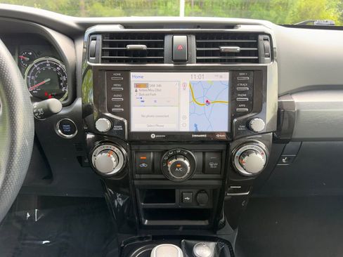 Used 2024 Toyota 4Runner TRD Off-Road Premium AWD/4WD image 18