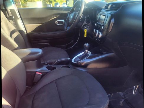 Used 2019 Kia Soul image 27