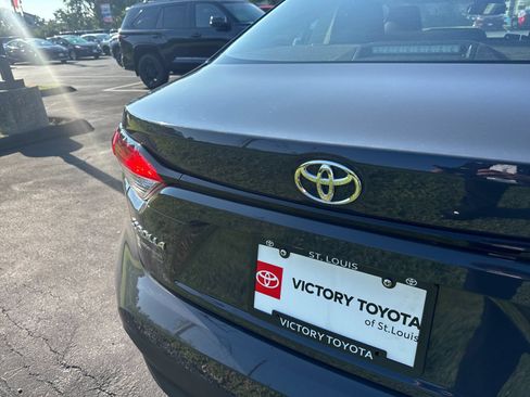 Used 2025 Toyota Corolla LE FWD image 25