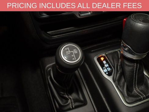 Used 2019 Jeep Wrangler Unlimited Sahara AWD/4WD image 16