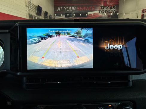 Used 2025 Jeep Wrangler Unlimited Sport AWD/4WD image 30