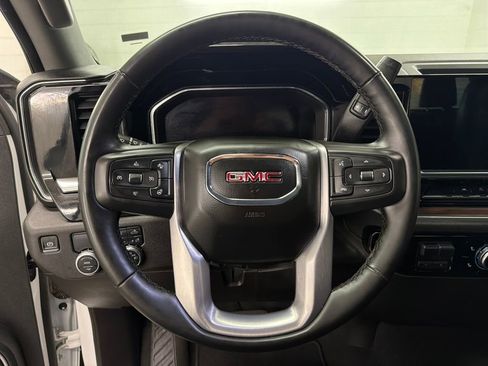 Used 2025 GMC Sierra 1500 SLT image 18
