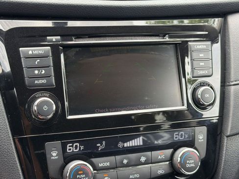 Used 2018 Nissan Rogue SV AWD/4WD image 20