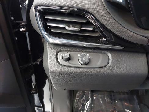 Used 2025 Buick Envista Avenir FWD image 24