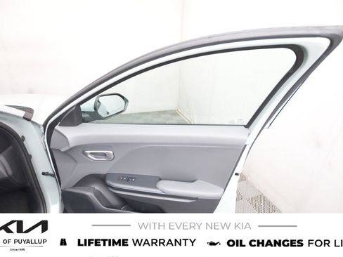New 2025 Kia K4 LXS image 15