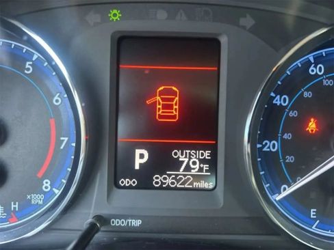 Used 2018 Toyota Corolla LE FWD image 12