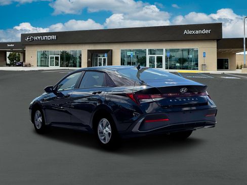 New 2026 Hyundai Elantra SE image 4