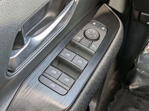 Certified 2025 Nissan Kicks SV image 25