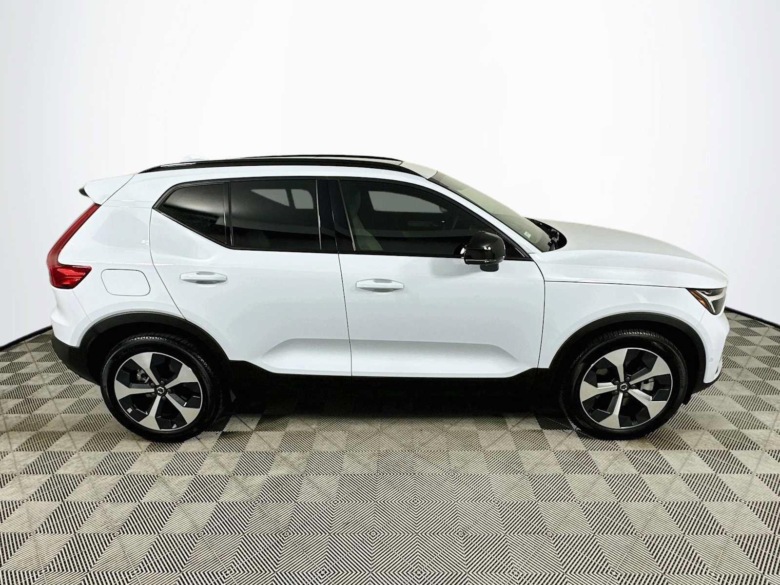 Used 2026 Volvo XC40 B5 Plus w/ Protection Package Premier AWD/4WD image 8