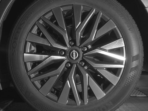 Used 2025 Nissan Altima 2.5 SV FWD image 14