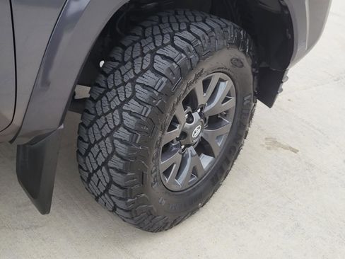 Used 2021 Toyota Tacoma SR5 w/ SR5 Appearance Package (SM) RWD image 7