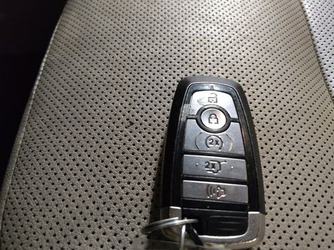 Used 2020 Ford Escape Titanium AWD/4WD image 32