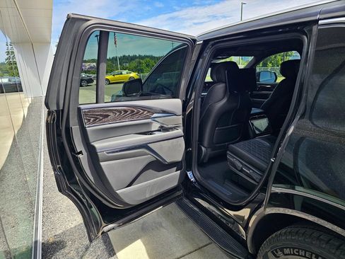 Used 2026 Cadillac Escalade IQL Luxury AWD/4WD image 16