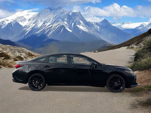 Used 2022 Toyota Avalon XSE image 6