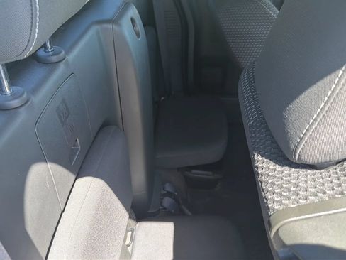 Used 2013 Nissan Frontier Desert Runner RWD image 28