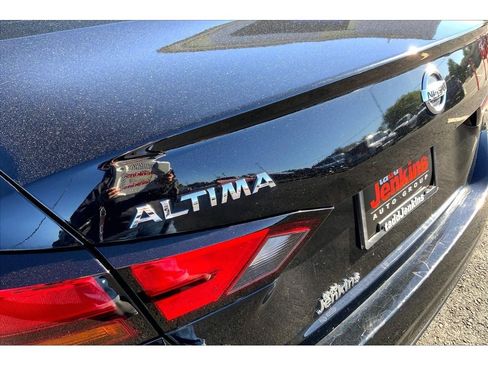 Used 2021 Nissan Altima 2.5 SV FWD image 9