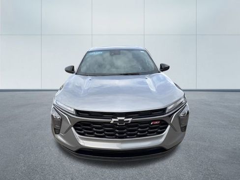 Used 2025 Chevrolet Trax RS w/ Sunroof Package image 37