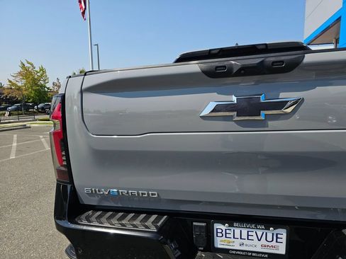 Used 2025 Chevrolet Silverado EV RST AWD/4WD image 16