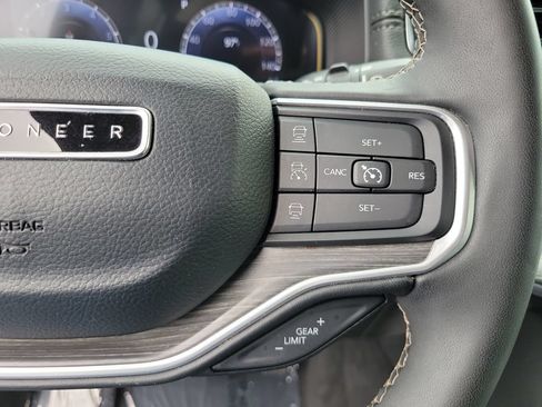 Used 2024 Jeep Wagoneer L Series II RWD image 26