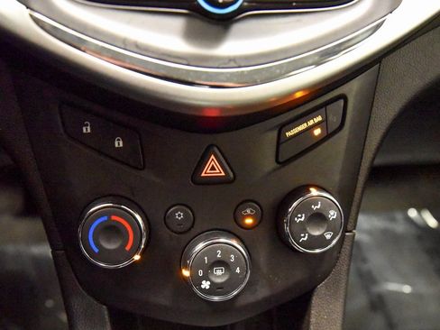 Used 2020 Chevrolet Sonic LT image 17